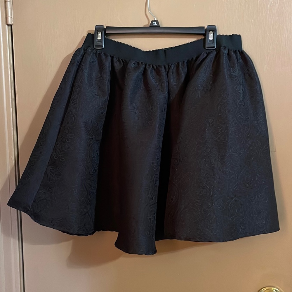 XL black skirt see photo with pattern